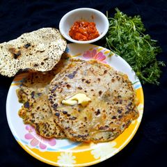 A picture of Aloo paratha.