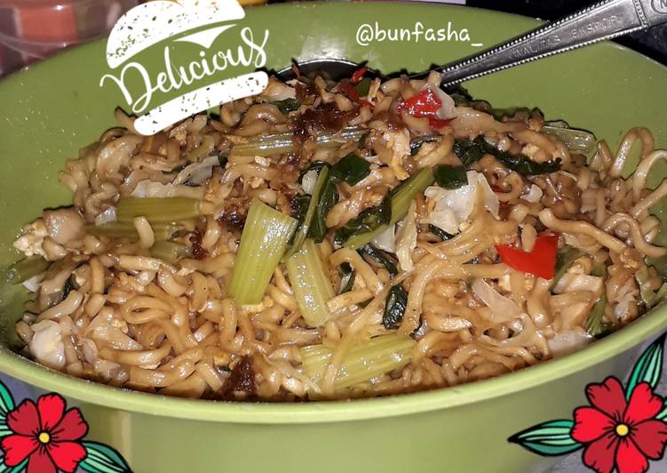 Resep Oseng mie telur sayur jamur simple Anti Gagal