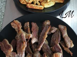 Foto principal de Pluma a la plancha con patatas fritas en freidora sin aceite