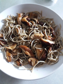 Una foto de Gulas con setas