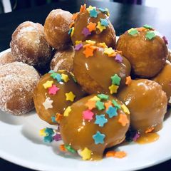 A picture of Caramelized Roll Buns.