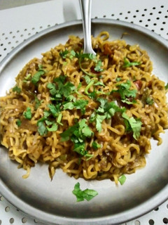 மசாலா மேகி வெஜிடபிள் நூடுல்ஸ்(masala maggi vegetable noodles recipe in tamil) செய்முறை முக்கிய புகைப்படம்