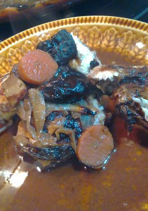 Foto principal de Pollo a la Barriga, al Vino Tinto con Ciruelas