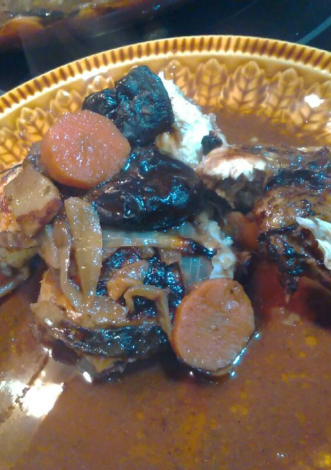 Una foto de Pollo a la Barriga, al Vino Tinto con Ciruelas