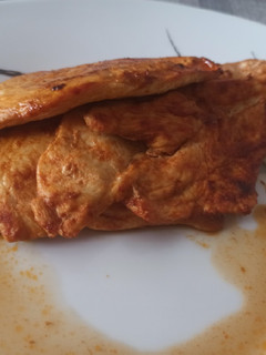Una foto de Pechugas de pollo marinadas con pimentón