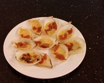Fresh, Making Recipe Pan Roasted Cheese Filled Onion Petals with Bacon a6nd Pepperoni Most Delicious