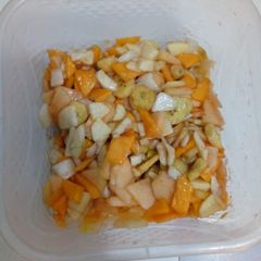 A picture of Spicy fruit chaat.