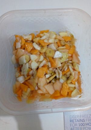 A picture of Spicy fruit chaat.