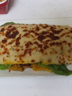 Una foto de Focaccia con pechuga de pollo