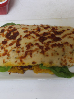 Una foto de Focaccia con pechuga de pollo