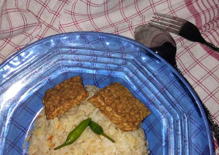 Nasgor putih ikan asin