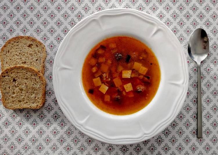 Sopa de berenjena y tofu ahumado