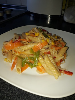 Una foto de Pastas (Penne Rigate) integrales con verduras