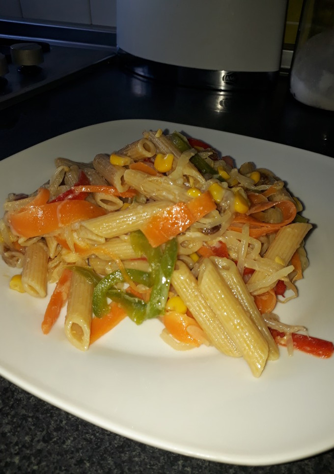 Una foto de Pastas (Penne Rigate) integrales con verduras