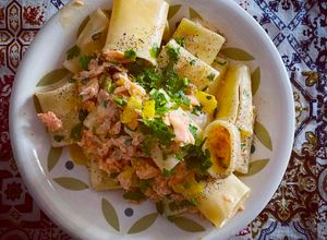 Foto di Paccheri al salmone con prezzemolo 🌿 e scorza di limone 🍋😋