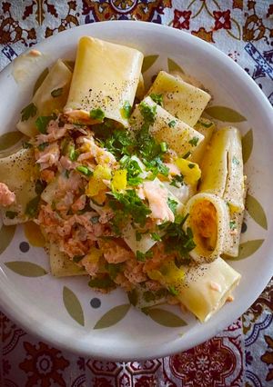 Foto di Paccheri al salmone con prezzemolo 🌿 e scorza di limone 🍋😋