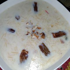 A picture of Kheer khurma.