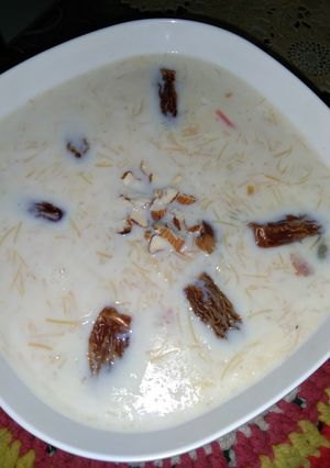 A picture of Kheer khurma.