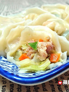 高麗菜蒜苗豬肉水餃(附影音) 的食譜成品照片