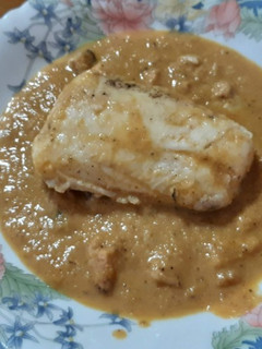 Una foto de Pescadilla en salsa con pulpo y pota