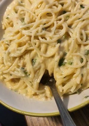 A picture of Garlic cheese pasta.