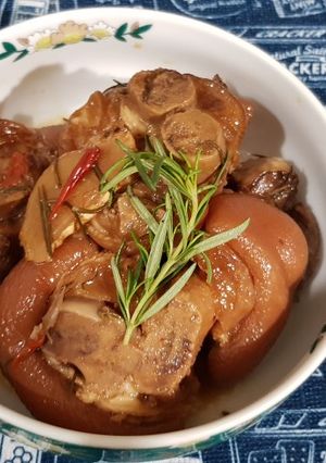 迷迭香豬腳 的食譜成品照片