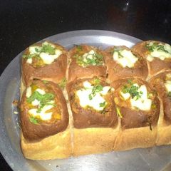 A picture of पाव भाजी.