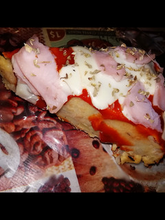 Una foto de Tortilla pizza!