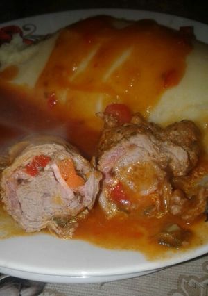 Una foto de Niños envueltos (de carne) con puré de papas :