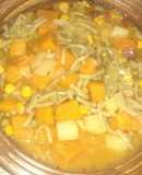 Sopa de fideos y vegetales