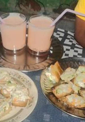 खारी पिज्जा और जैम शेक (Khari pizza with jam shake recipe in hindi) रेसिपी मुख्य फोटो