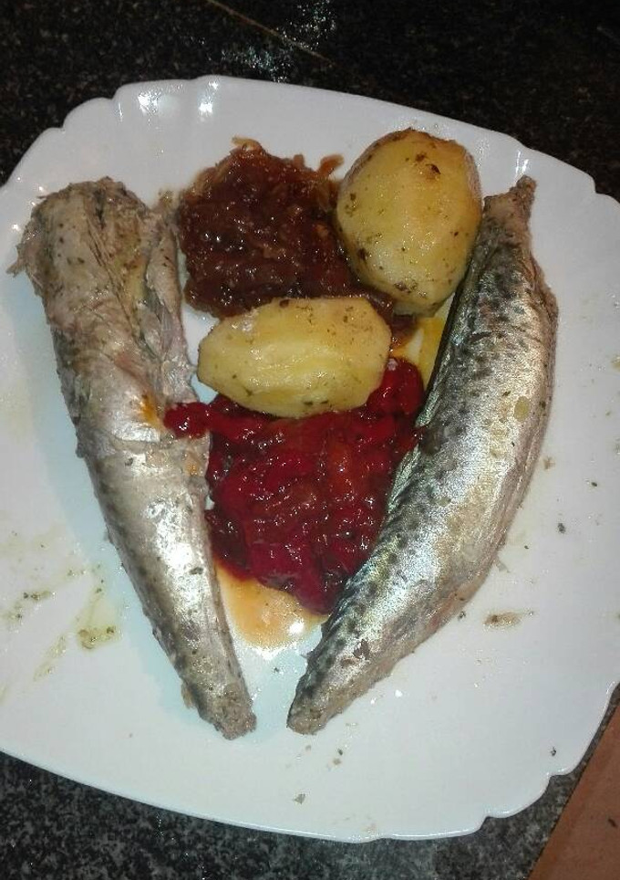 Una foto de Caballas y pimiento confitados cebolla confitada en la olla GM g