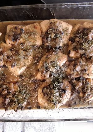 A picture of Chicken Marsala from Marsala cooking wine bottle.