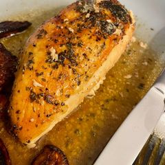 A picture of Roast Chicken Breast With Parley & Lemon 🍋.