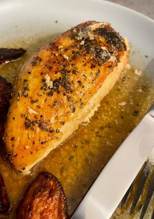 A picture of Roast Chicken Breast With Parley & Lemon 🍋.