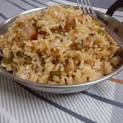 A picture of Chienese fried rice with soya chunks.