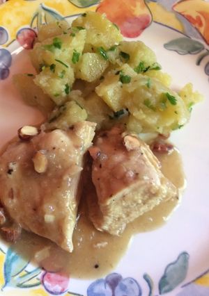Una foto de Pollo al limón con papas salteadas
