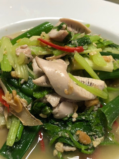 芹菜炒魚膘/黃豆醬 的食譜成品照片