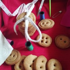 A picture of Button cookies.