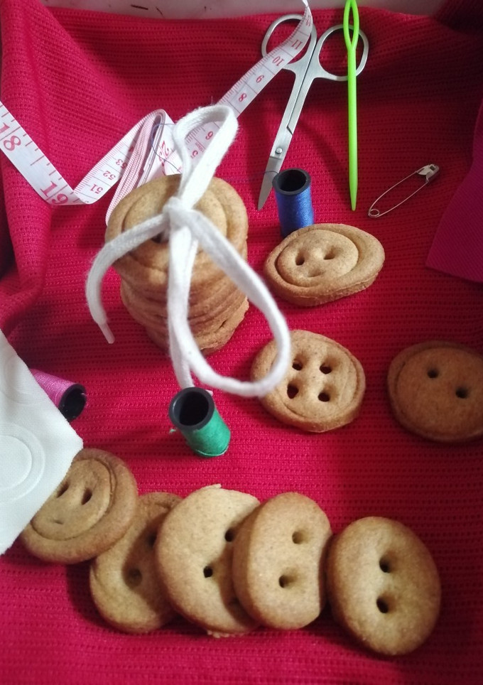 A picture of Button cookies.