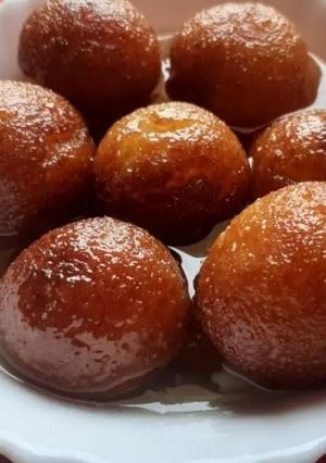 A picture of Suji Gulabjamun.