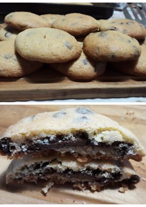 Una foto de Galletas con chips de chocolate rellenas de nutella
