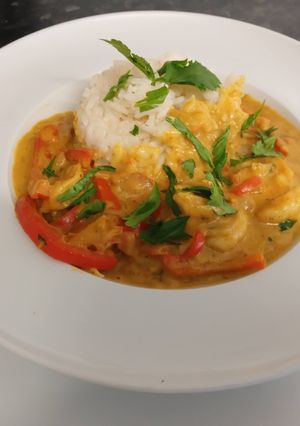 A picture of McPhee's Coconut and Bell Pepper King Prawn Curry.