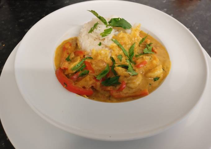 Steps to Make Delicious McPhee&#39;s Coconut and Bell Pepper King Prawn Curry