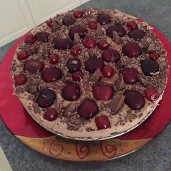A picture of Oreo Toblerone Cheesecake.