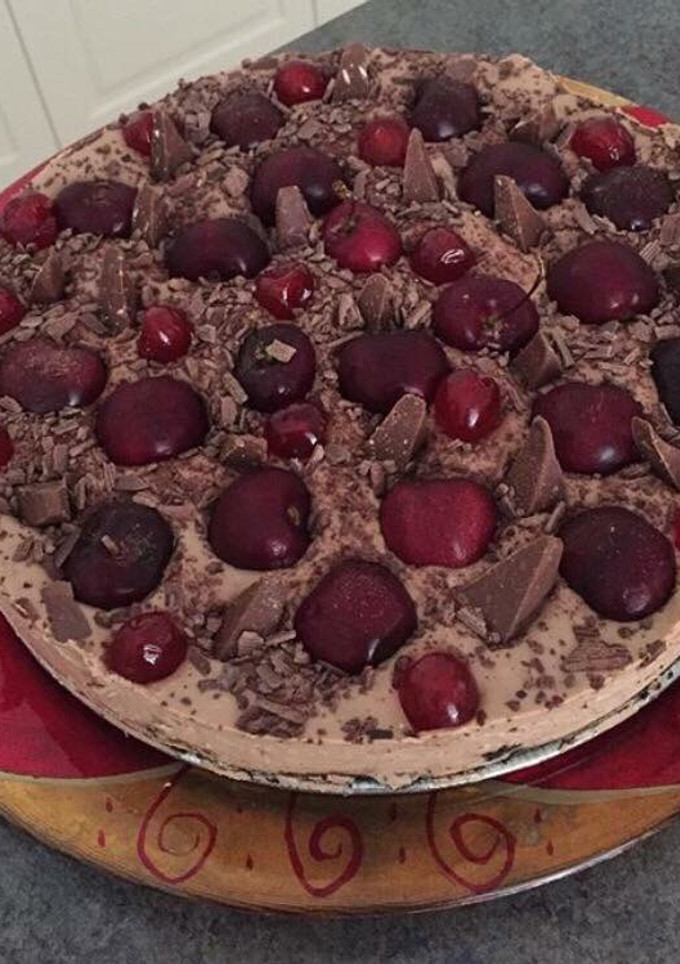 A picture of Oreo Toblerone Cheesecake.