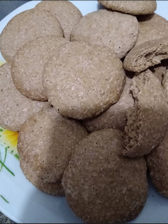 Una foto de Galletitas integrales de coco y chocolate🥰