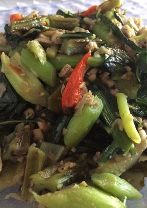 Foto resep Tumis daun talas tempe bungkil malang