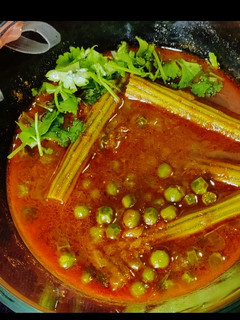 मटर सहजन फली करी (matar sahjan phali curry recipe in Hindi) रेसिपी मुख्य फोटो