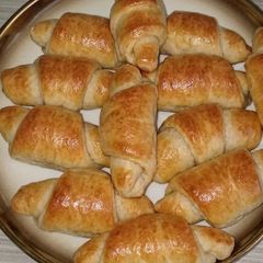 A picture of Crescent Rolls.